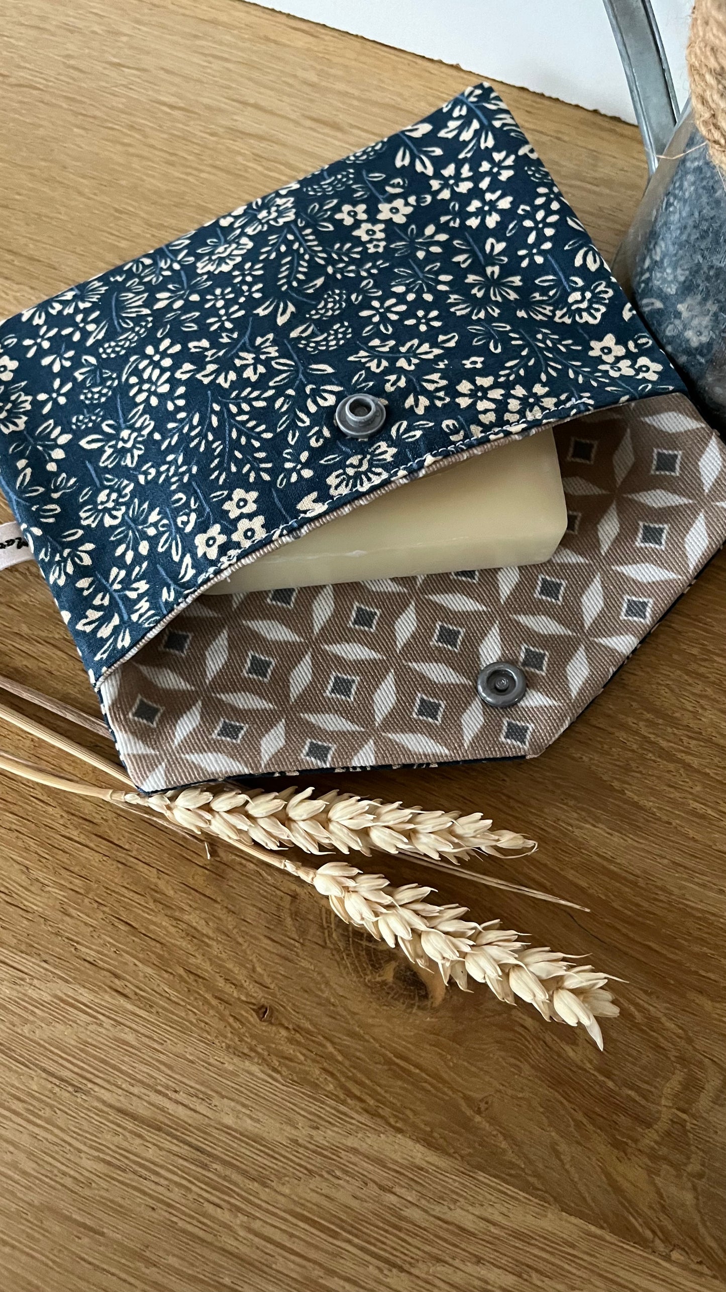 Pochette savon/protections périodiques made in France