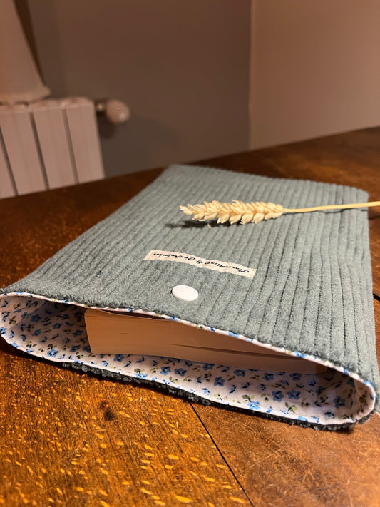 Pochette livre poche velours côtelé 100% français